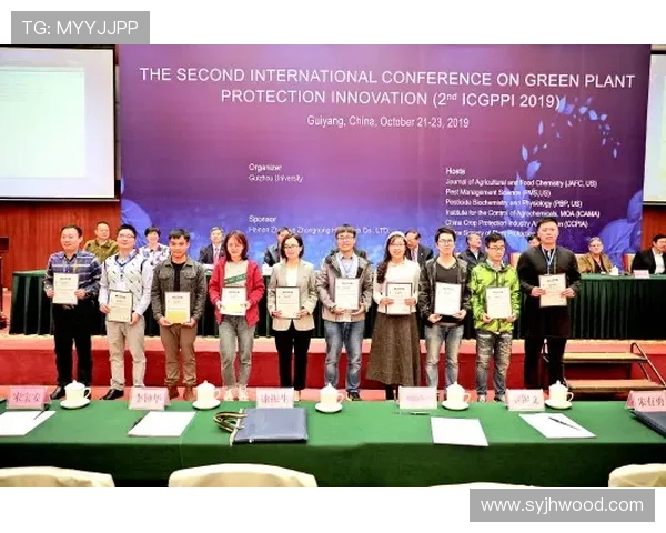 聚焦世界杯草坪专家访谈揭秘绿茵场养护背后的科技与匠心创新实践之道 - 副本 (3) - 副本 - 副本