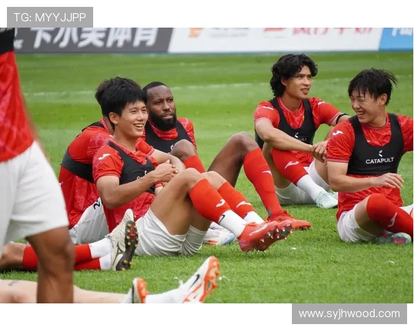 中甲赛季焦点战：各队争夺升级名额激烈对决，比赛精彩纷呈 - 副本